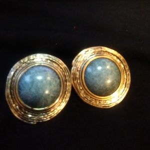 DENIM BLUE STONE IN A ROUND SETTING CLIP ON